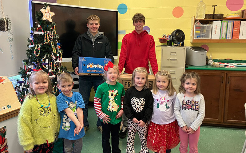 Versailles FFA helps spread Christmas cheer